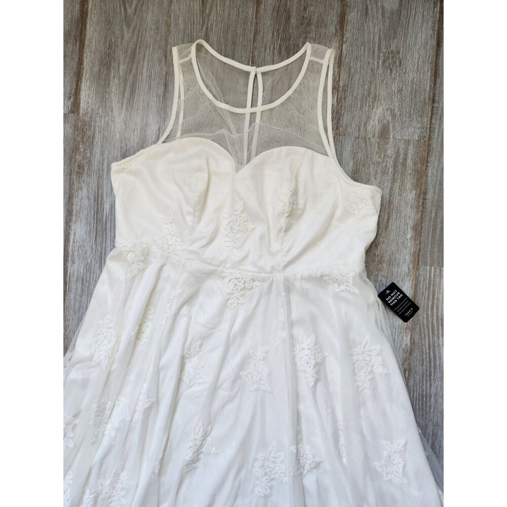 NWT Torrid Ivory Lace Dress  14 Sleeveless Special Occasion Floral Mesh Overlay - Picture 3 of 13